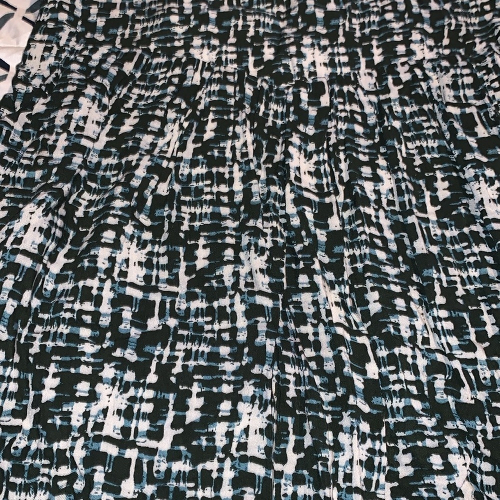 Large open back lightweight abstract geometric print 3/4 sleeves by Peppermint - Picture 3 of 3